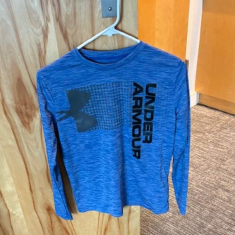 Blue Heatgear Under Armour Youth Shirt in Large